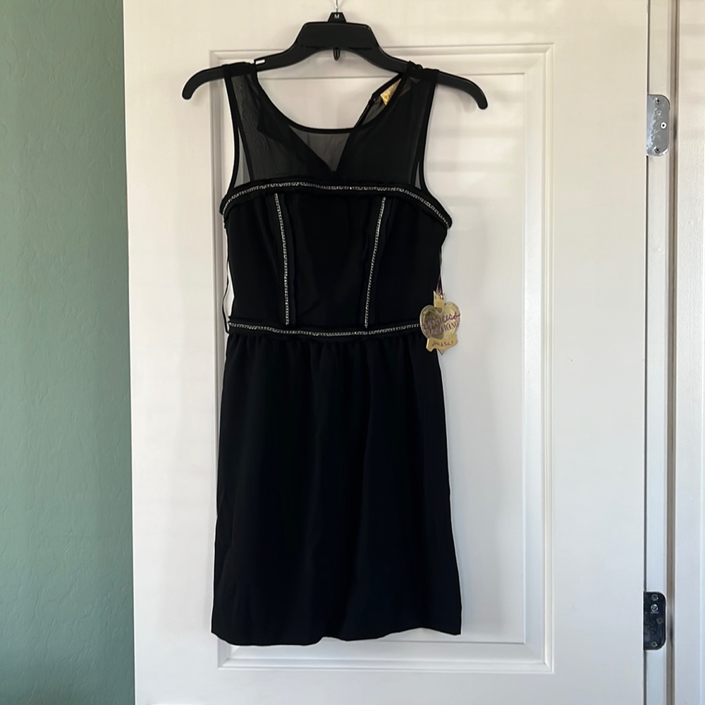 Edgy princess Vera Wang little black dress